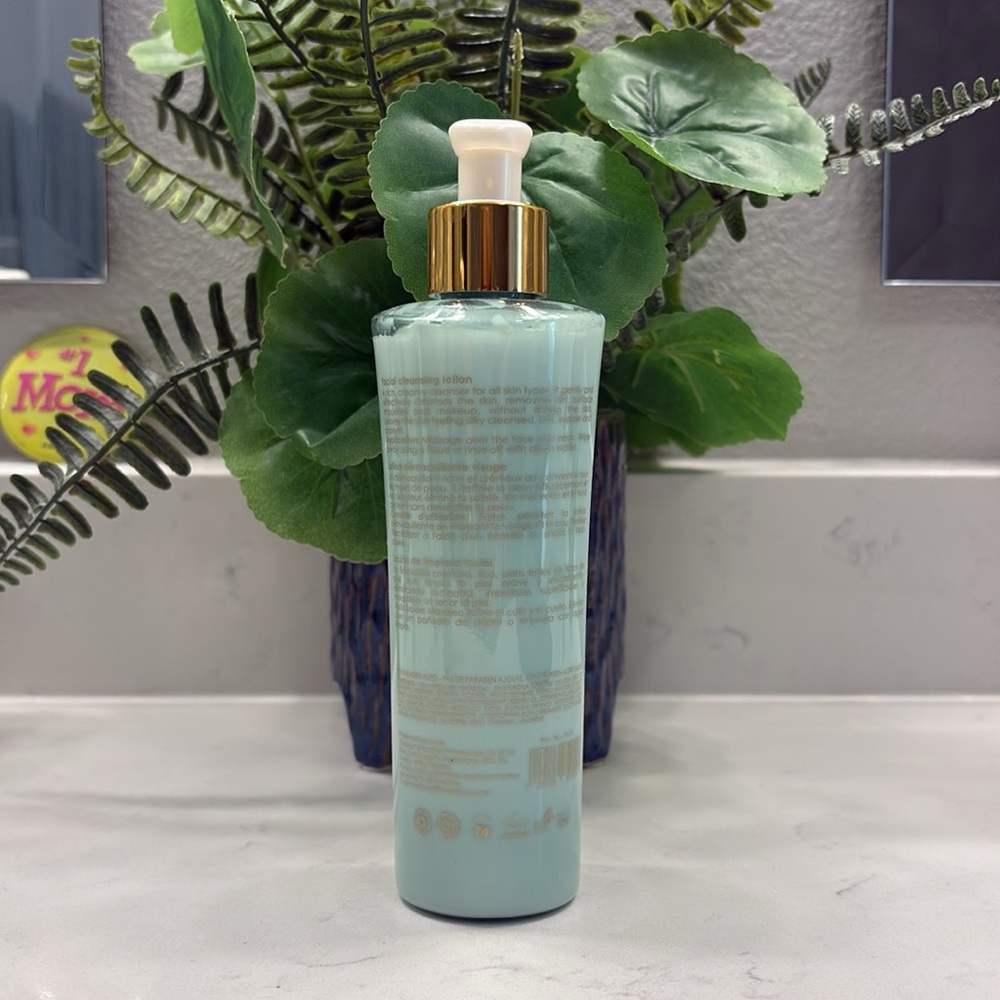 Pharmacopy Cleansing Lotion: A rich, creamy cleanser for all skin types, - Picture 2 of 3